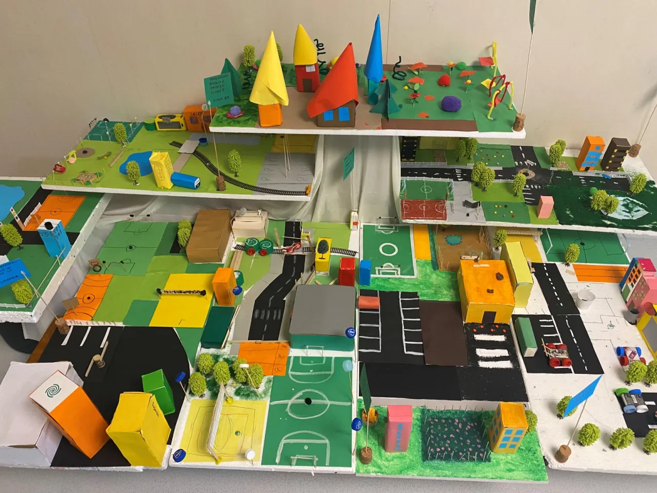 Zdjęcie Jak zrobić makietę osiedla - krok po kroku z najlepszymi materiałami