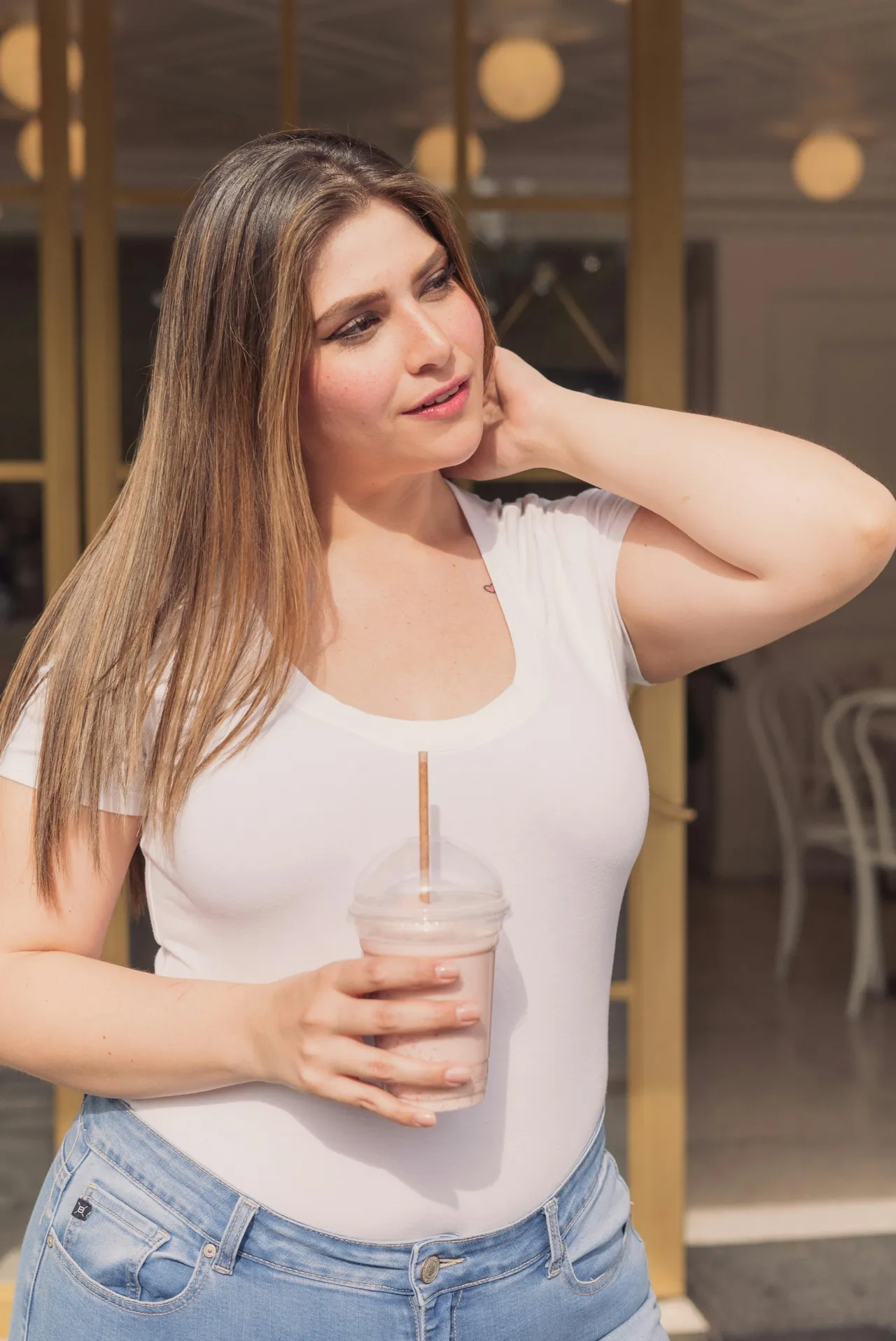 Zdjęcie Modne letnie stylizacje plus size, które ukryją kompleksy i dodadzą pewności siebie
