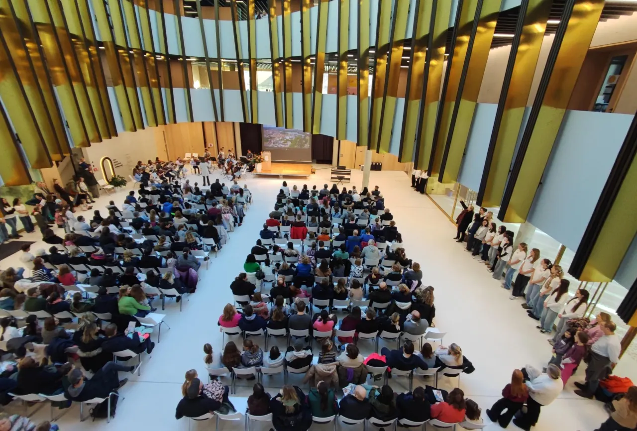 Zdjęcie Maria-Ward-Schule Nürnberg: Geschichte, Angebote und Kontaktinformationen