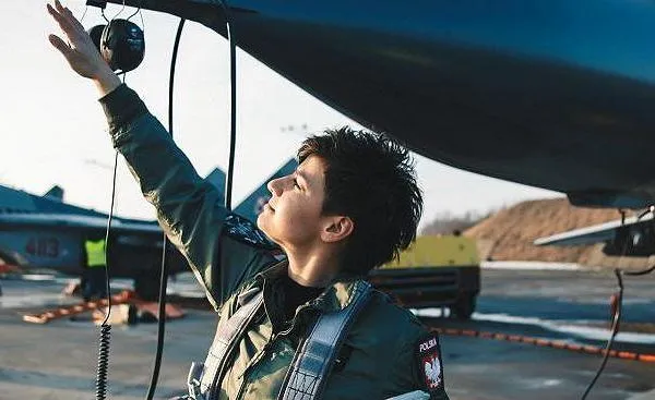 Zdjęcie Żona Hołowni: poznaj prawdziwą twarz pilotki myśliwca MiG-29