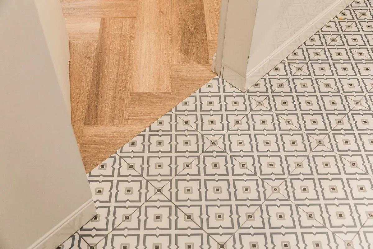 Zdjęcie Kafelki jak panele – idealne rozwiązanie dla trwałych wnętrz