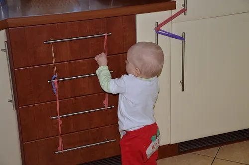 Zdjęcie Jak zabezpieczyć szuflady przed dzieckiem - skuteczne domowe sposoby