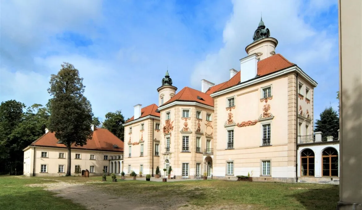 Zdjęcie Pałac w Otwocku Wielkim - barokowa perła Mazowsza zaprasza turystów