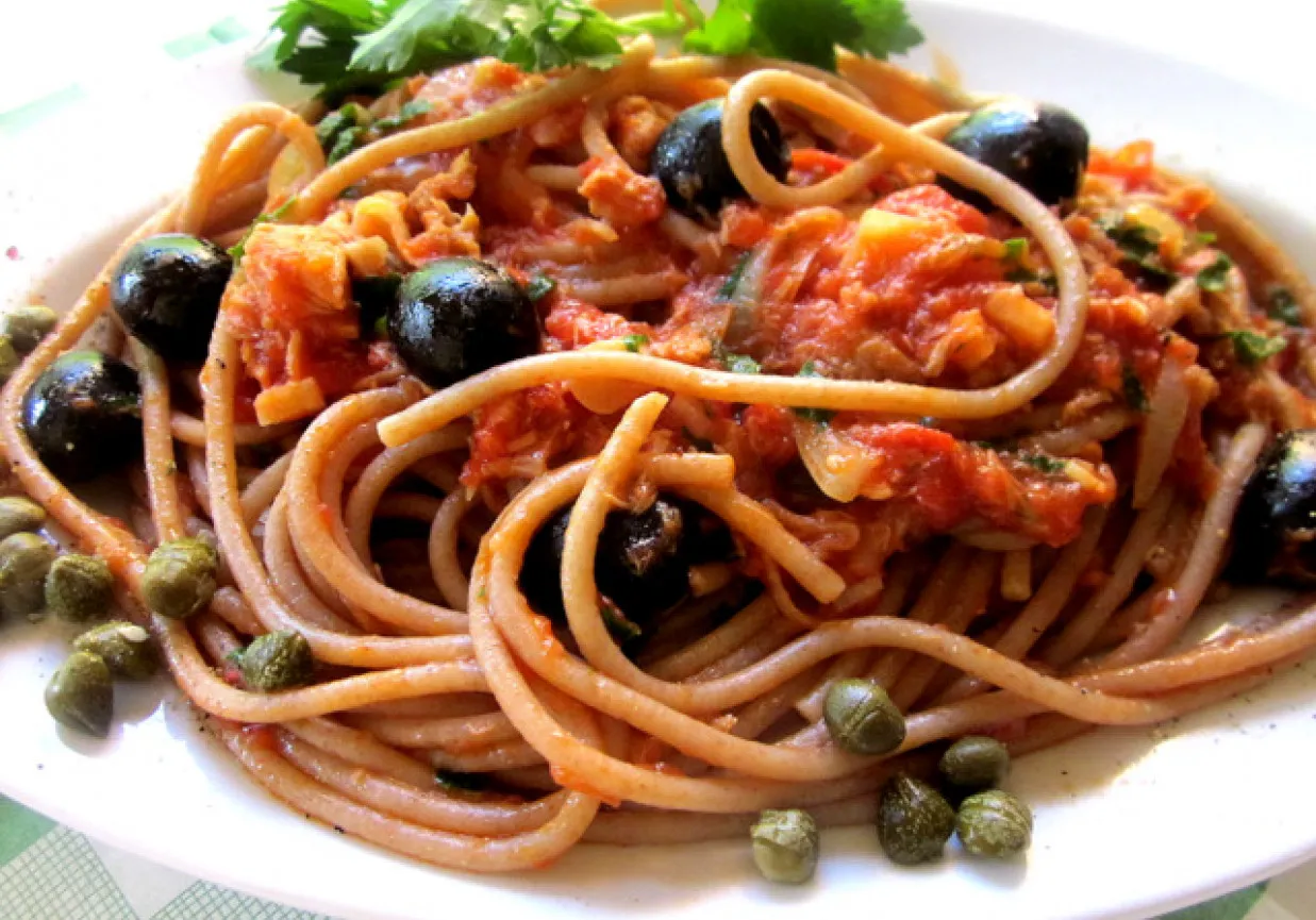 Zdjęcie Prosty przepis na spaghetti z tuńczykiem i pomidorami w 20 minut