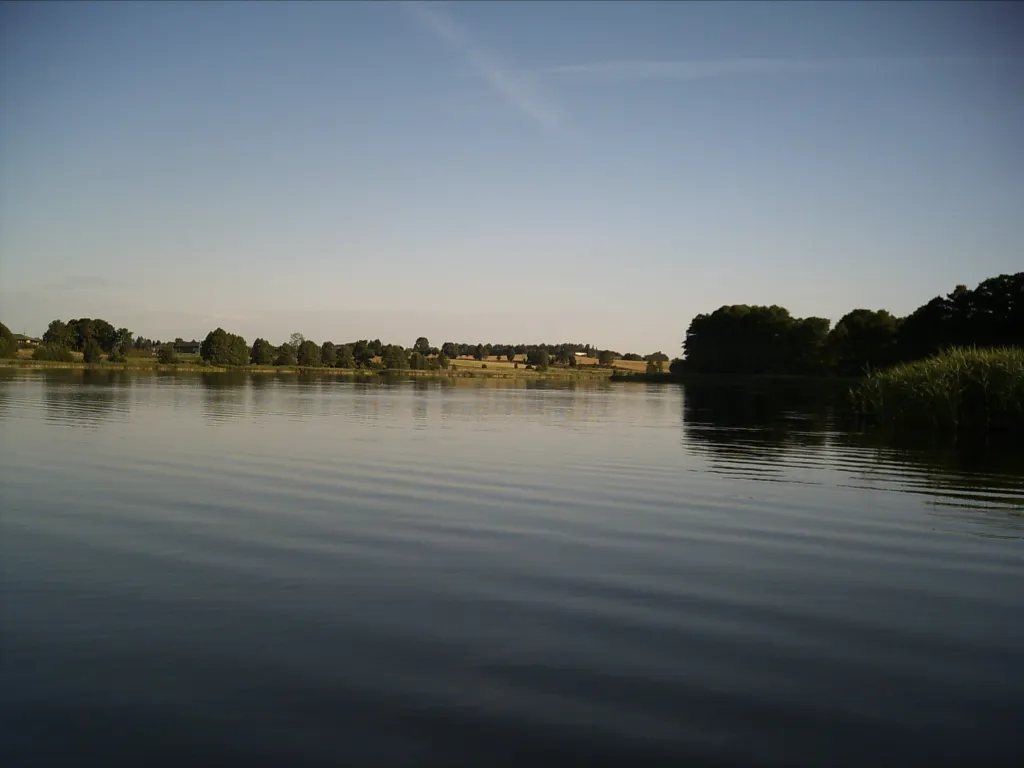 Zdjęcie Jezioro Brajnickie: Idealne miejsce na wędkowanie i relaks w naturze