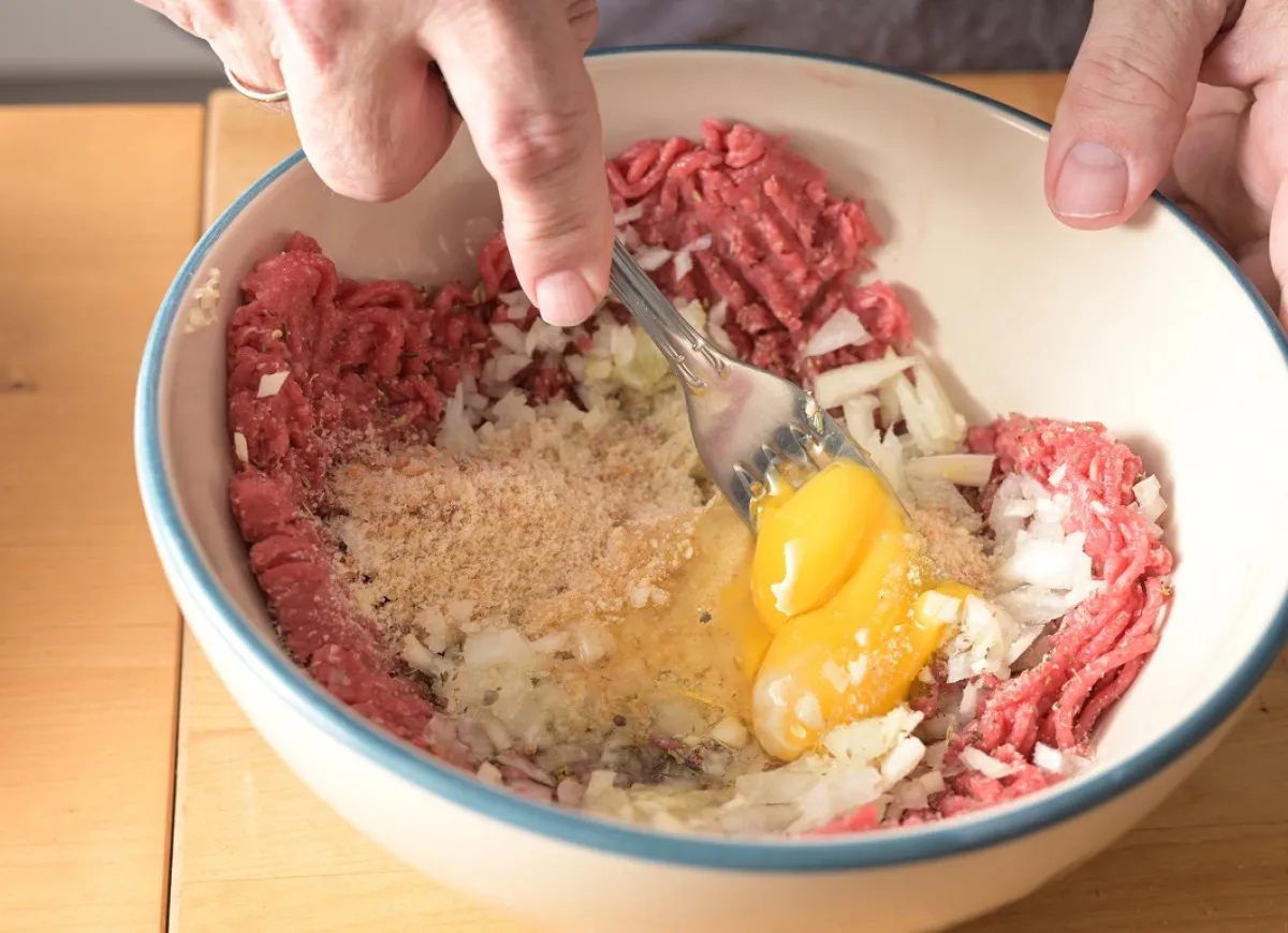 Zdjęcie Ile bułki tartej do mielonych? Odkryj idealną proporcję!