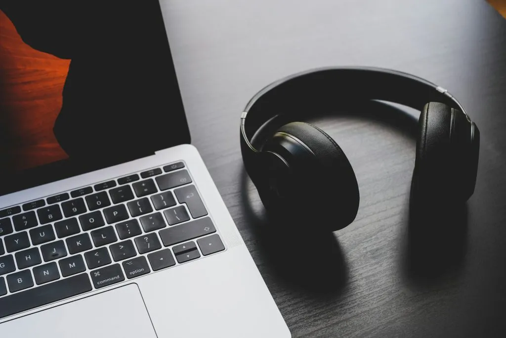 Zdjęcie Jak podłączyć słuchawki bezprzewodowe do komputera bez bluetooth – proste kroki