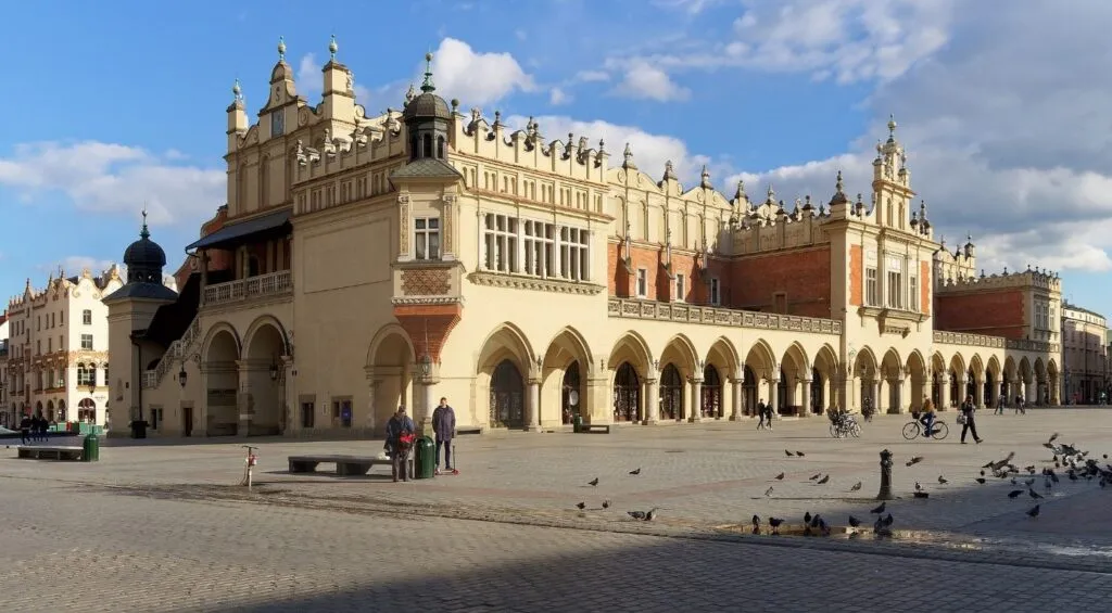 Zdjęcie Atrakcje na krakowskim rynku: Co warto zobaczyć?