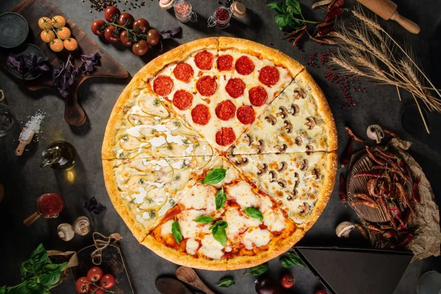 Zdjęcie Ile kcal ma kawałek pizzy? Zaskakujące różnice w kaloryczności!