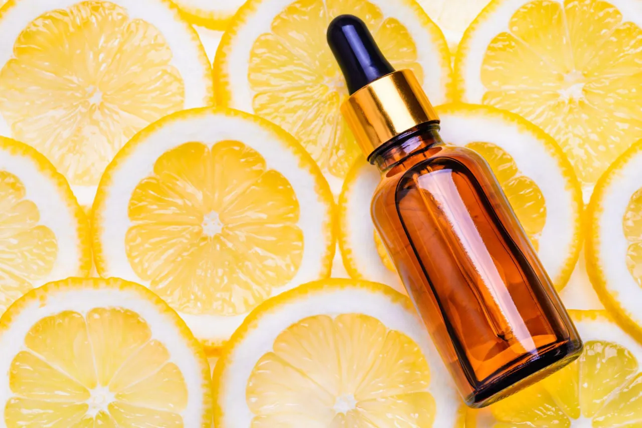Zdjęcie Jak wybrać najlepsze serum z witaminą C dla swojej skóry? Porównanie i wskazówki