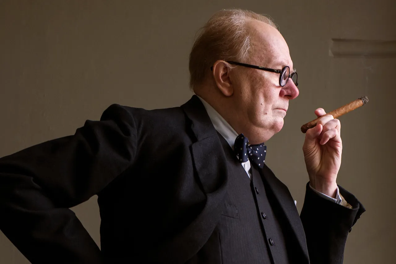 Zdjęcie The Darkest Hour na Filmweb - recenzje i opinie widzów o filmie sci-fi
