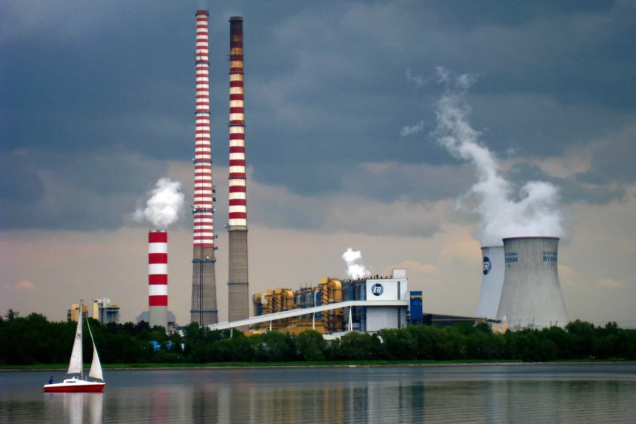 Zdjęcie Atuty elektrowni opalanej węglem brunatnym: ekonomiczne korzyści i efektywność