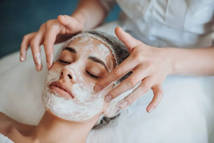 Zdjęcie Peeling czy maseczka - jak stosować prawidłowo? Poznaj sekret