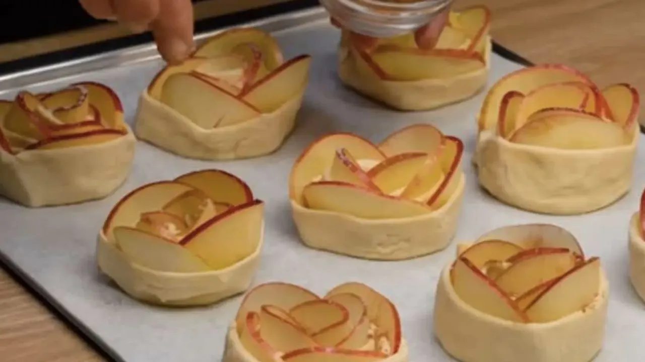 Zdjęcie Szybki przepis na ciasto francuskie z jabłkami, które zachwyci każdego