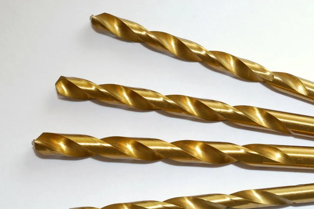 wiertła tytanowe i kobaltowe por&oacute;wnanie wyglądu