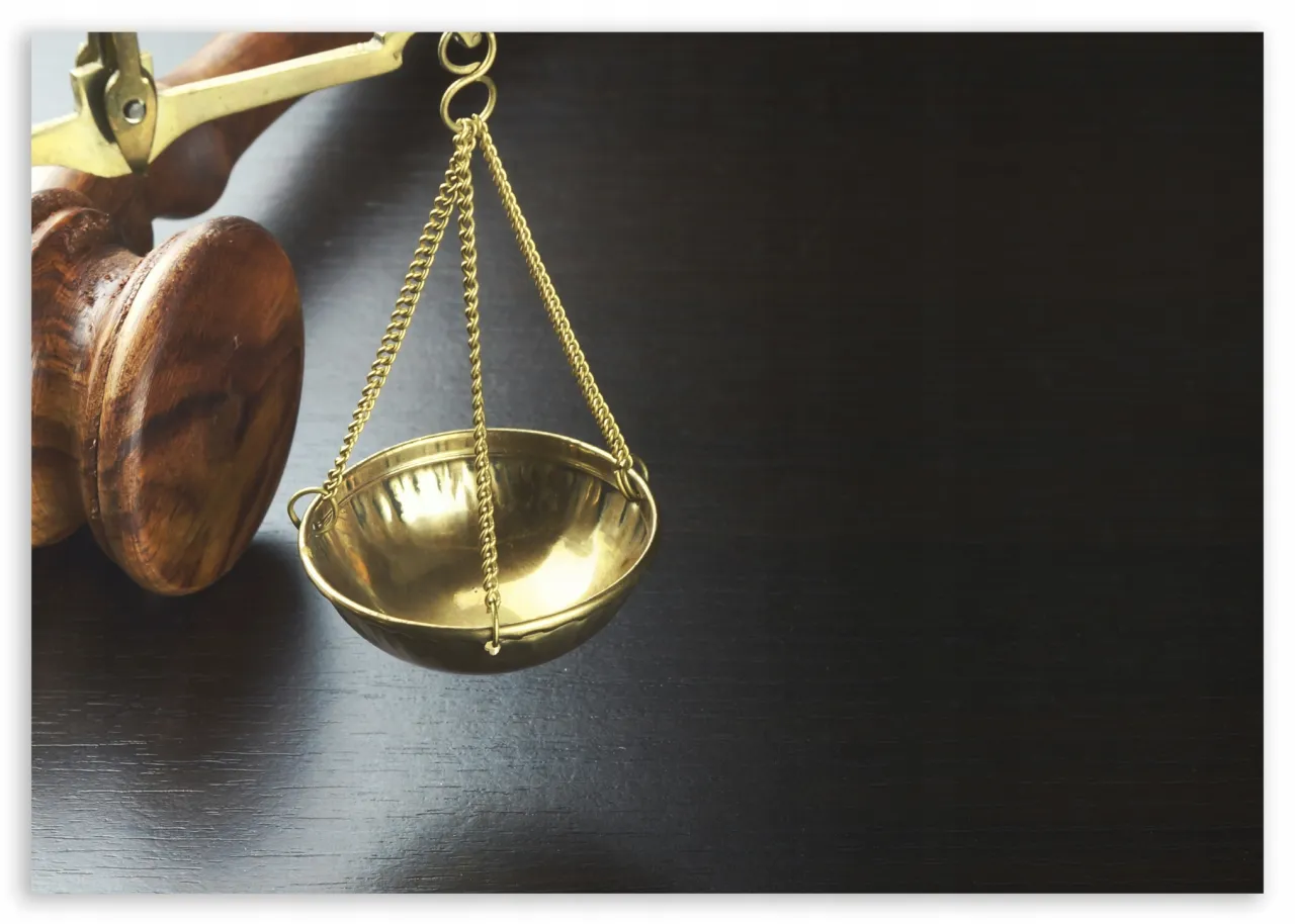 waga sprawiedliwości sąd