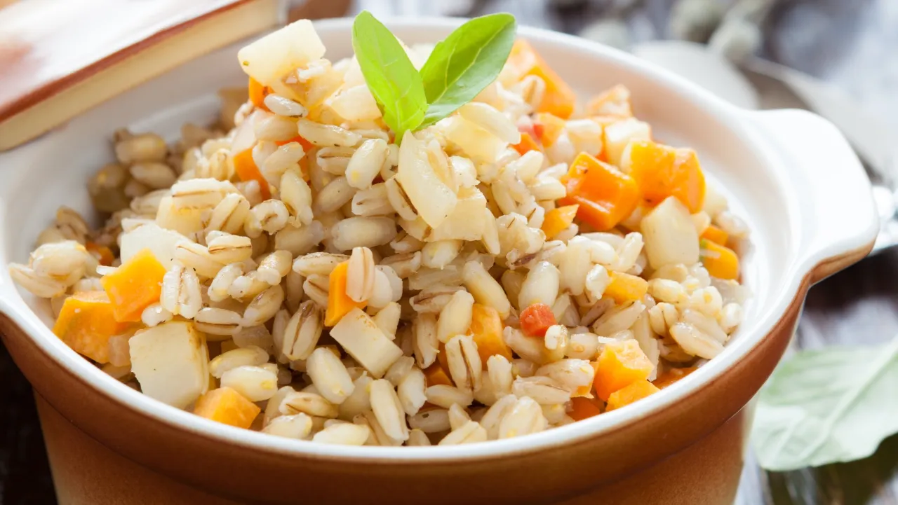 różne dania z kaszą i ryżem