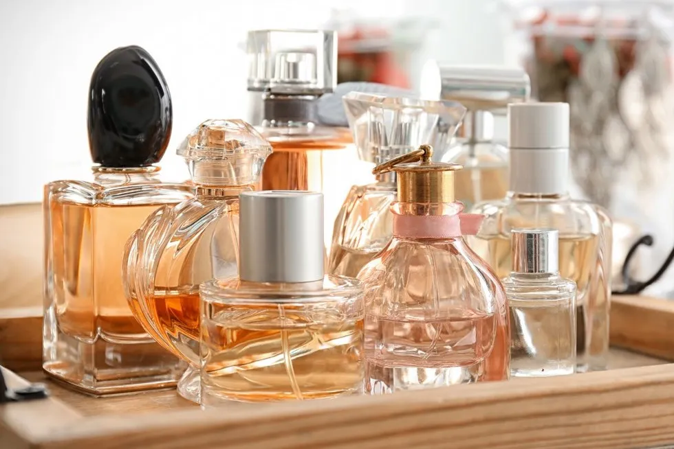 Flakony perfum EDP i EDT obok siebie