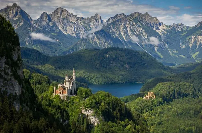 Zamek Neuschwanstein alpejskie jeziora