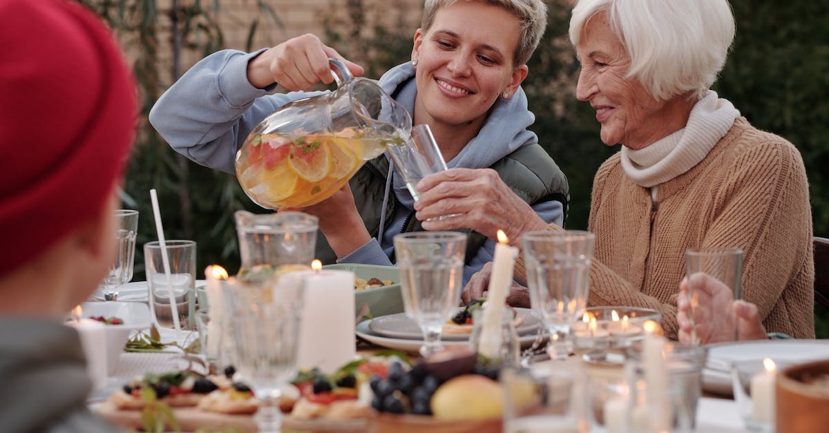 Aperol spritz - jak zrobić orzeźwiający koktajl na lato? Przepis krok po kroku