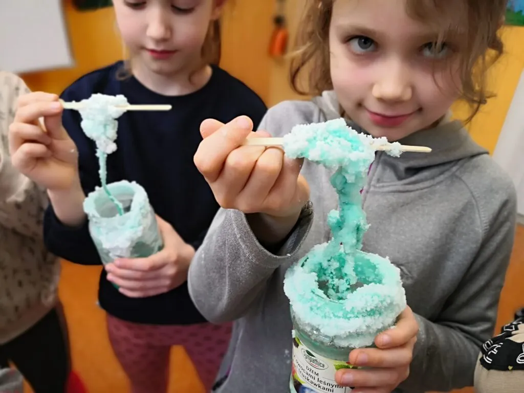 kolorowe kryształy soli