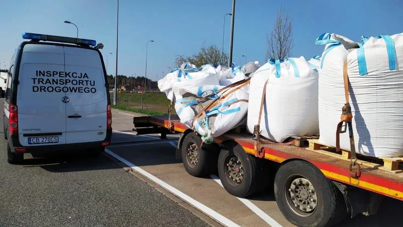 zabezpieczenie big bagów naczepa firanka prawidłowe