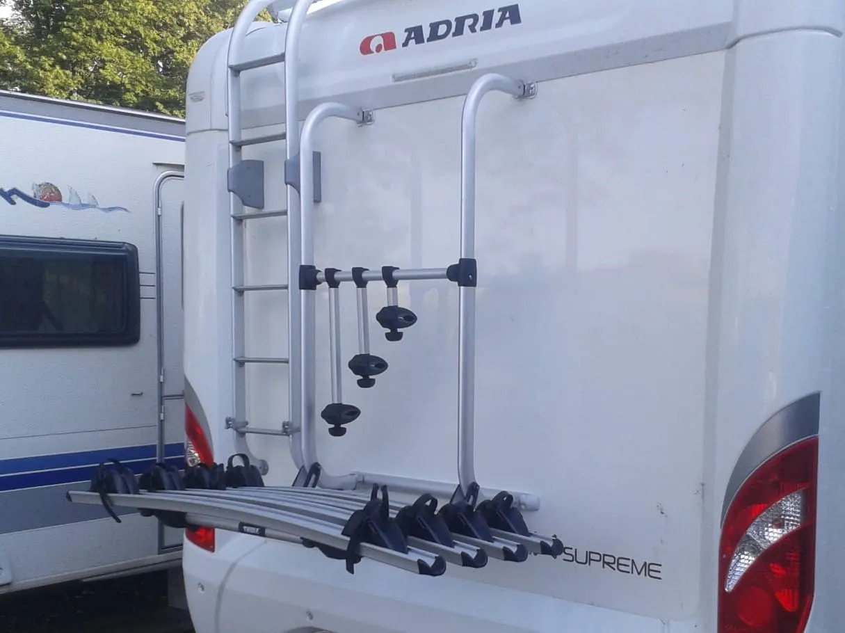 wyposażenie kempingowe do kampera, bagażnik na rowery kamper