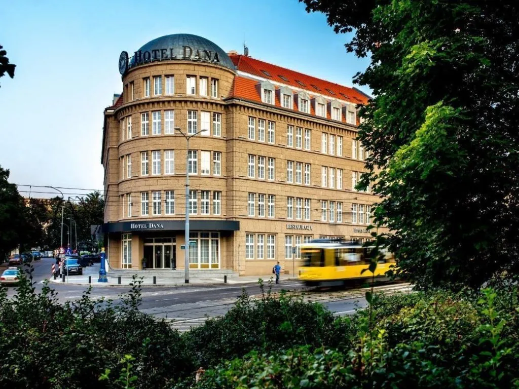 różne typy noclegów hotele apartamenty agroturystyka