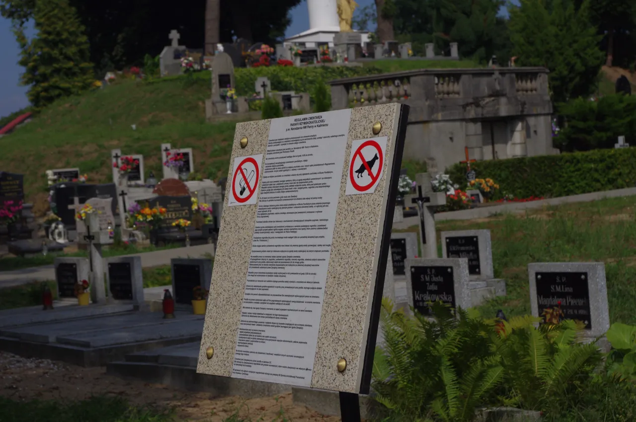regulamin cmentarza tablica informacyjna