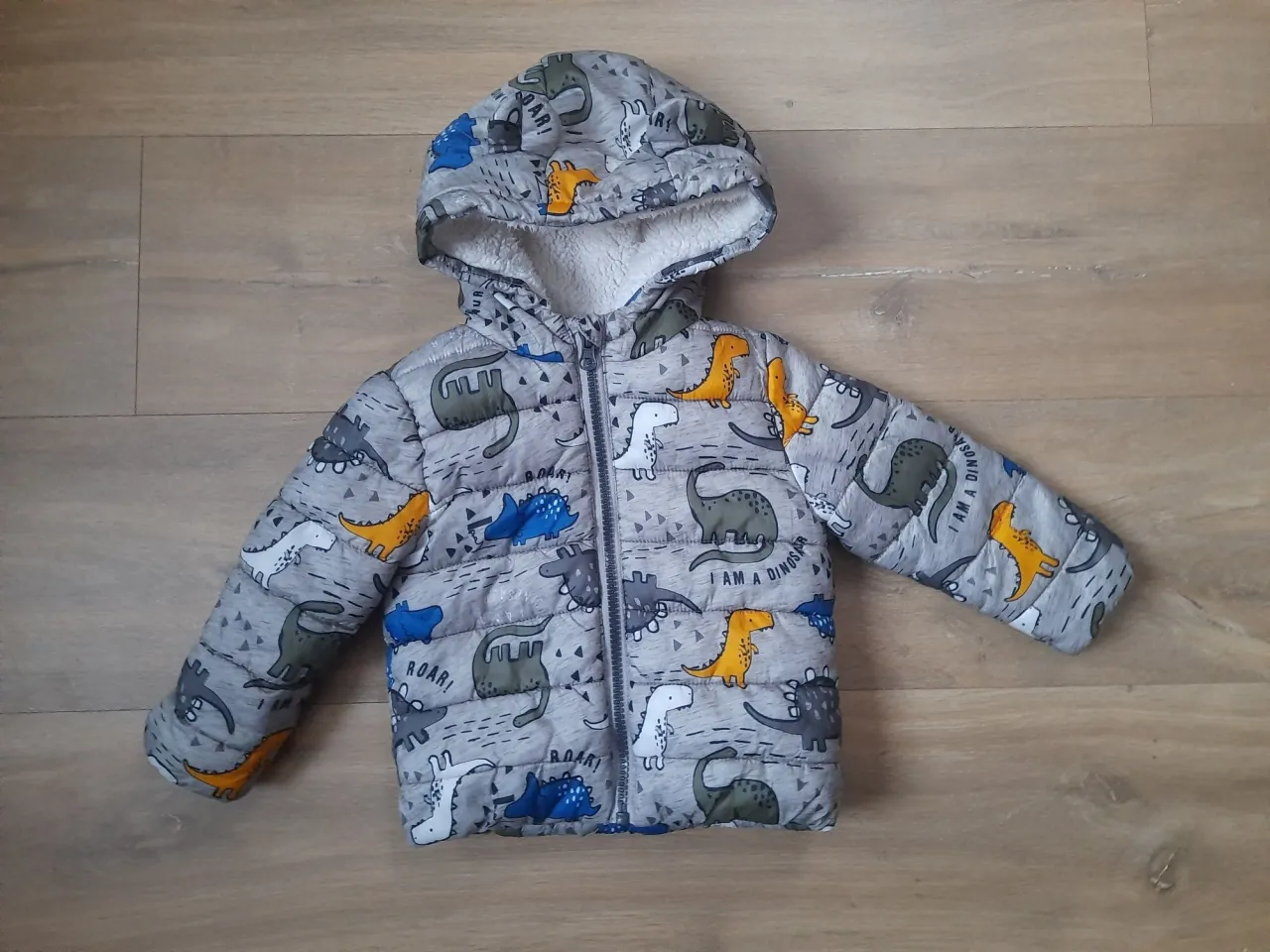 Modne kurtki dla chłopca rozmiar 80 wzory dinozaury kosmos