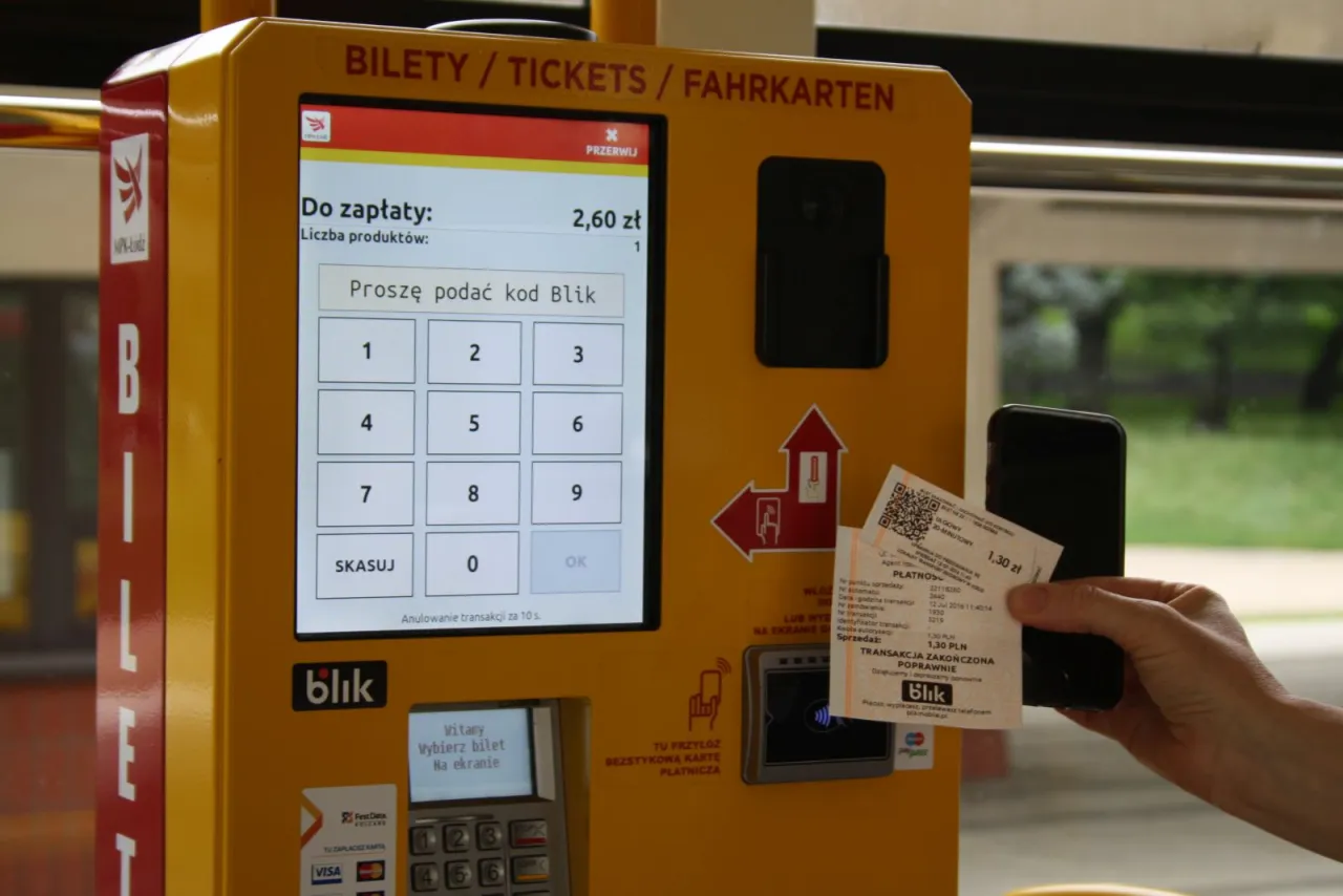 Biletomat PKP z opcją płatności BLIK