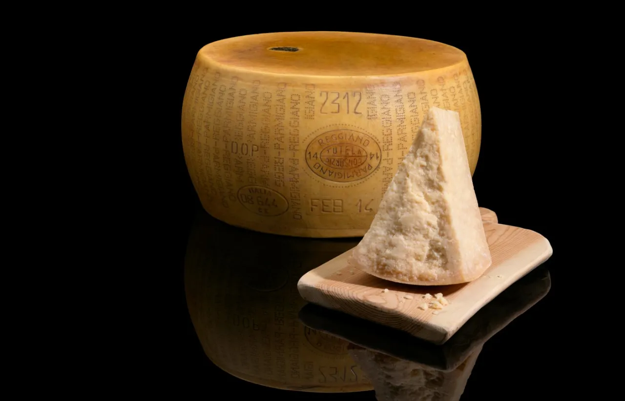 Parmigiano Reggiano oznaczenia na skórce DOP