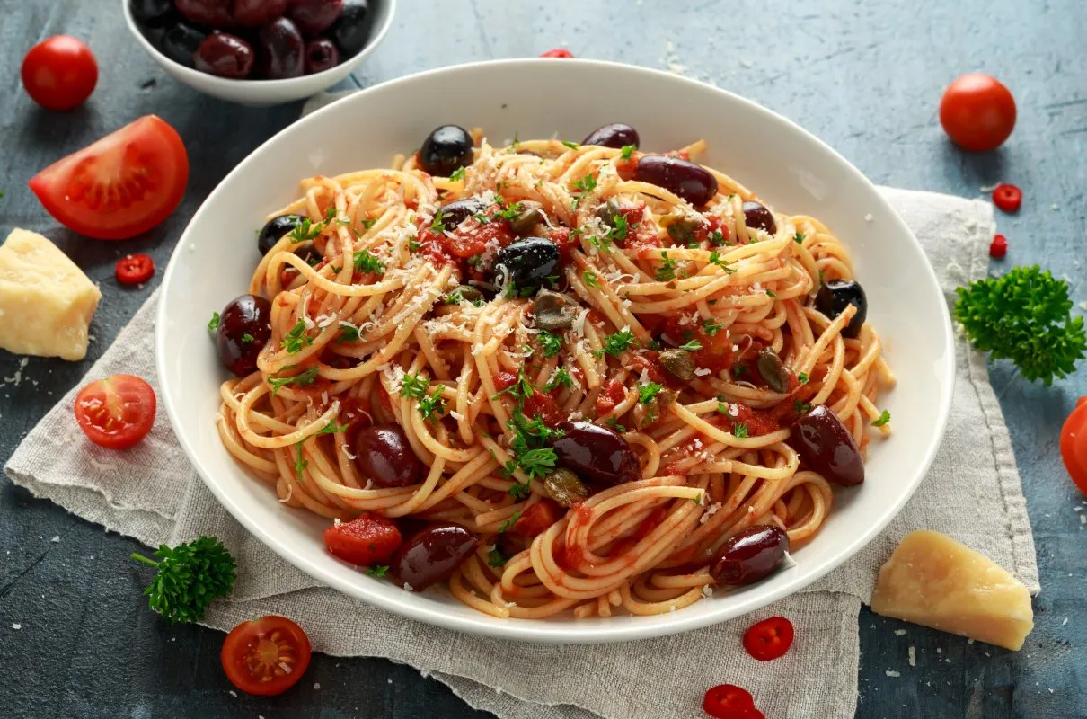 Spaghetti Puttanesca z winem