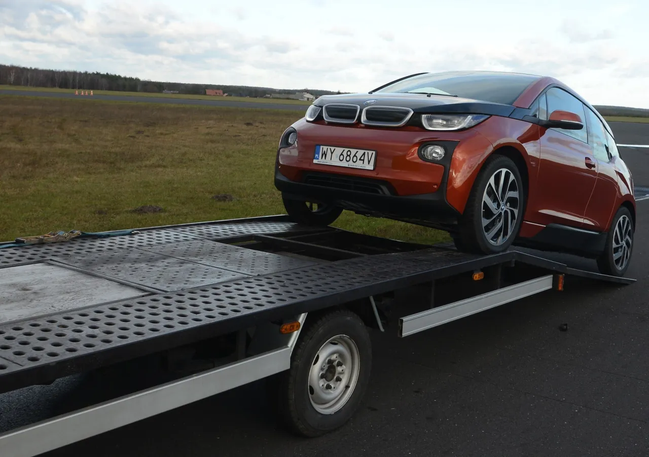 holowanie samochodu elektrycznego automatyczna skrzynia bieg&oacute;w