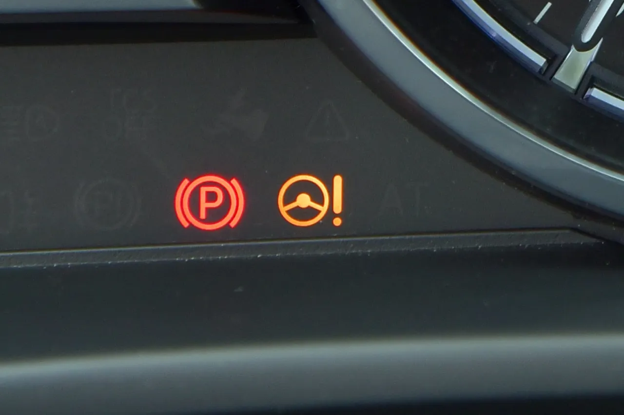 Czerwona kontrolka wspomagania kierownicy Fiat Panda