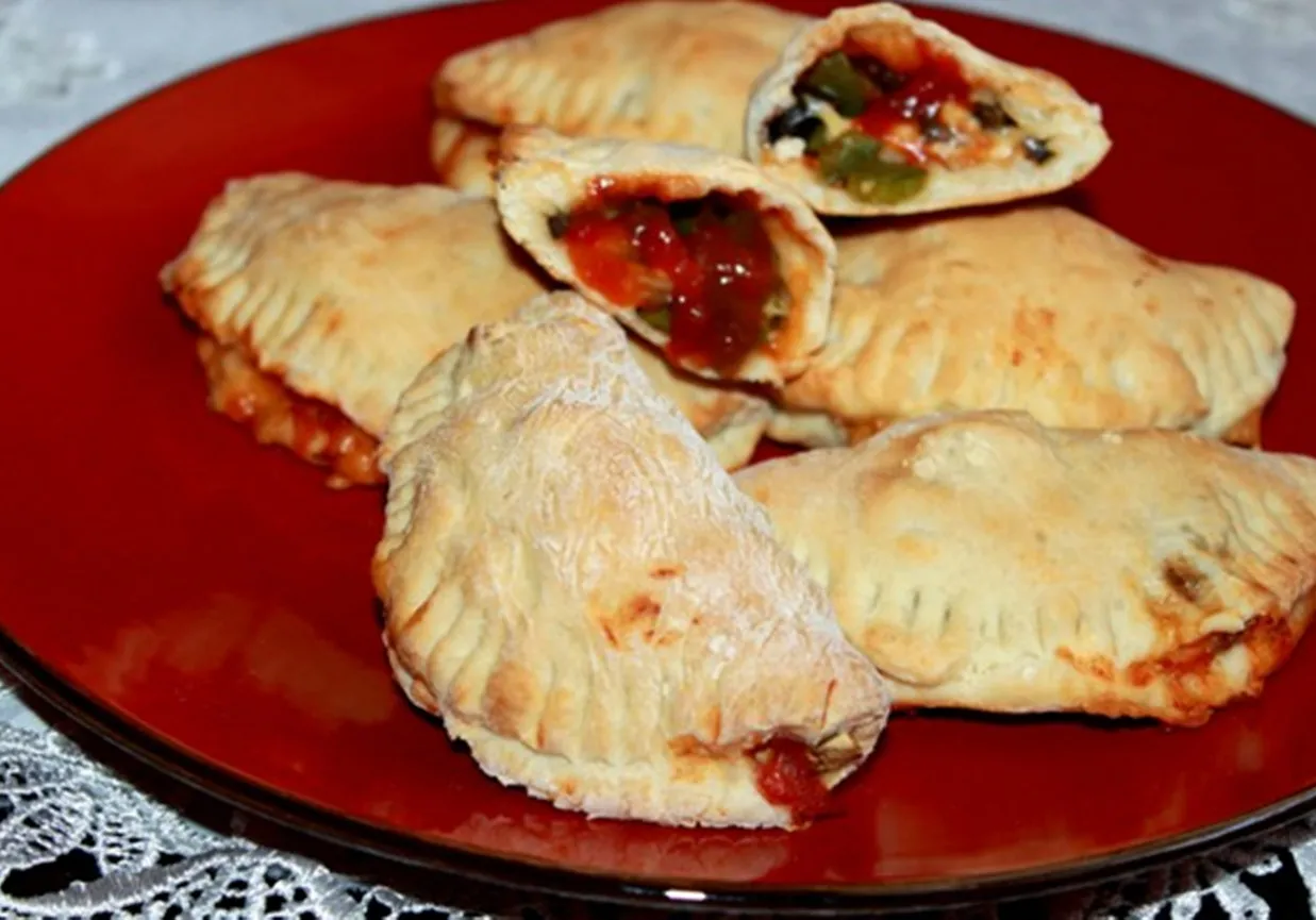 różne rodzaje ciast: naleśniki, pizza, pierogi