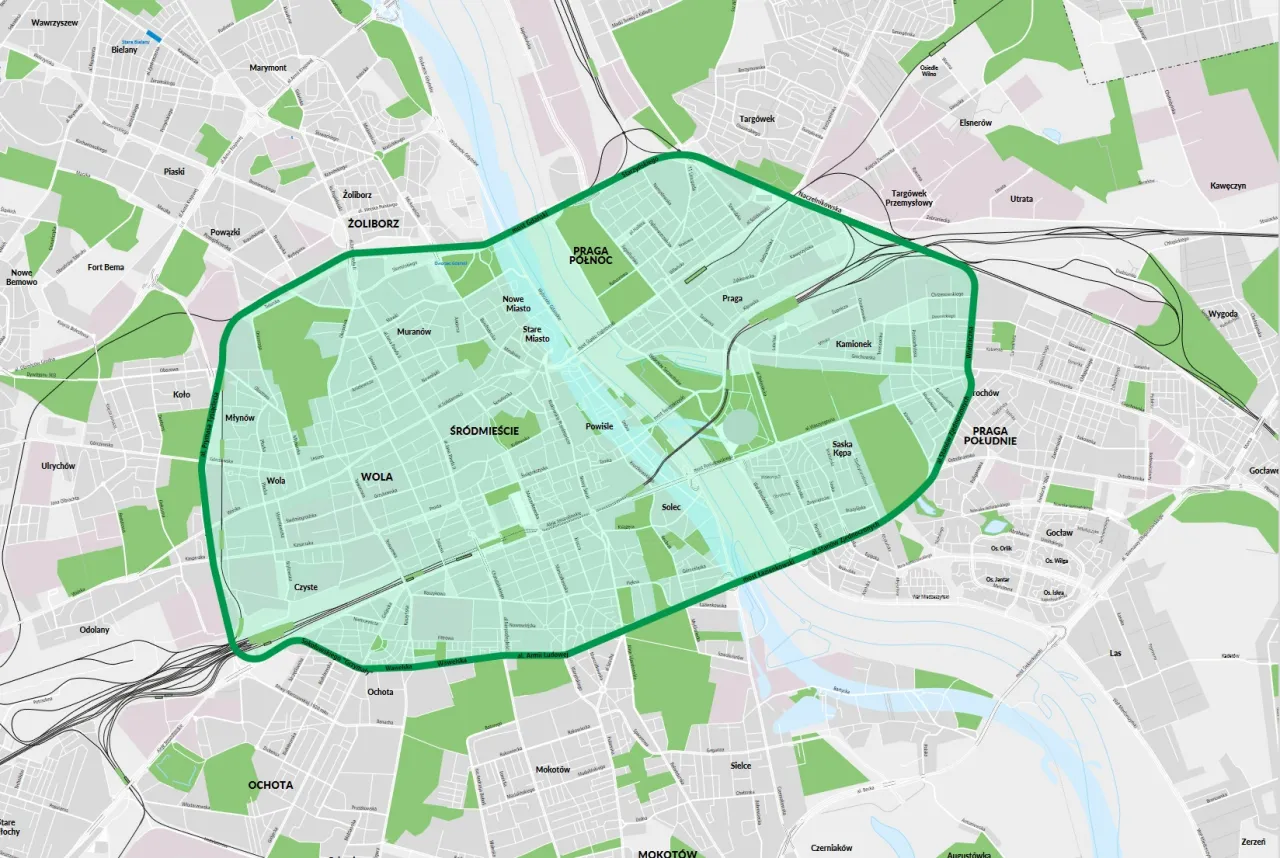 Mapa Warszawy z zaznaczoną zieloną obw&oacute;dką. To strefa czystego transportu Warszawa od kiedy? Od 1 lipca 2024 r.