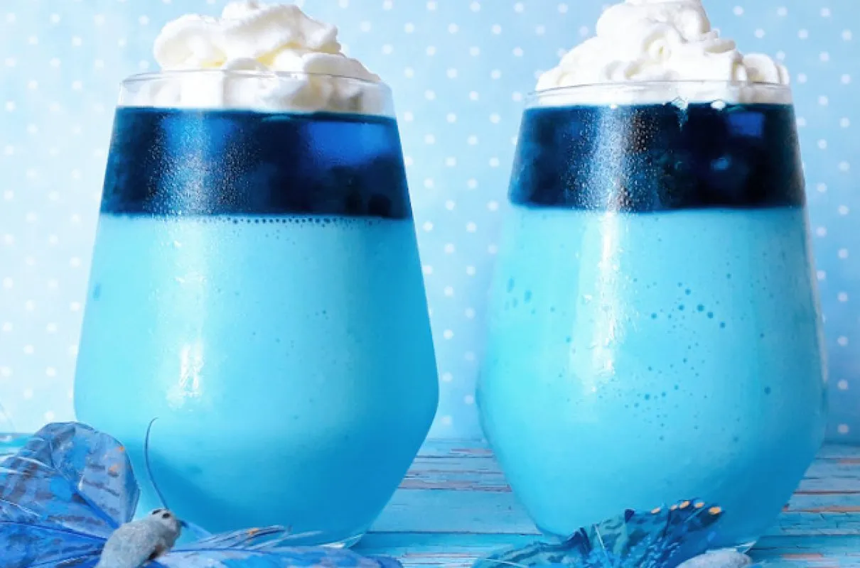 deser z niebieską galaretką inspiracje