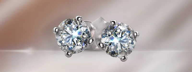 kolczyki do sukienki z dekoltem V i zabudowanym