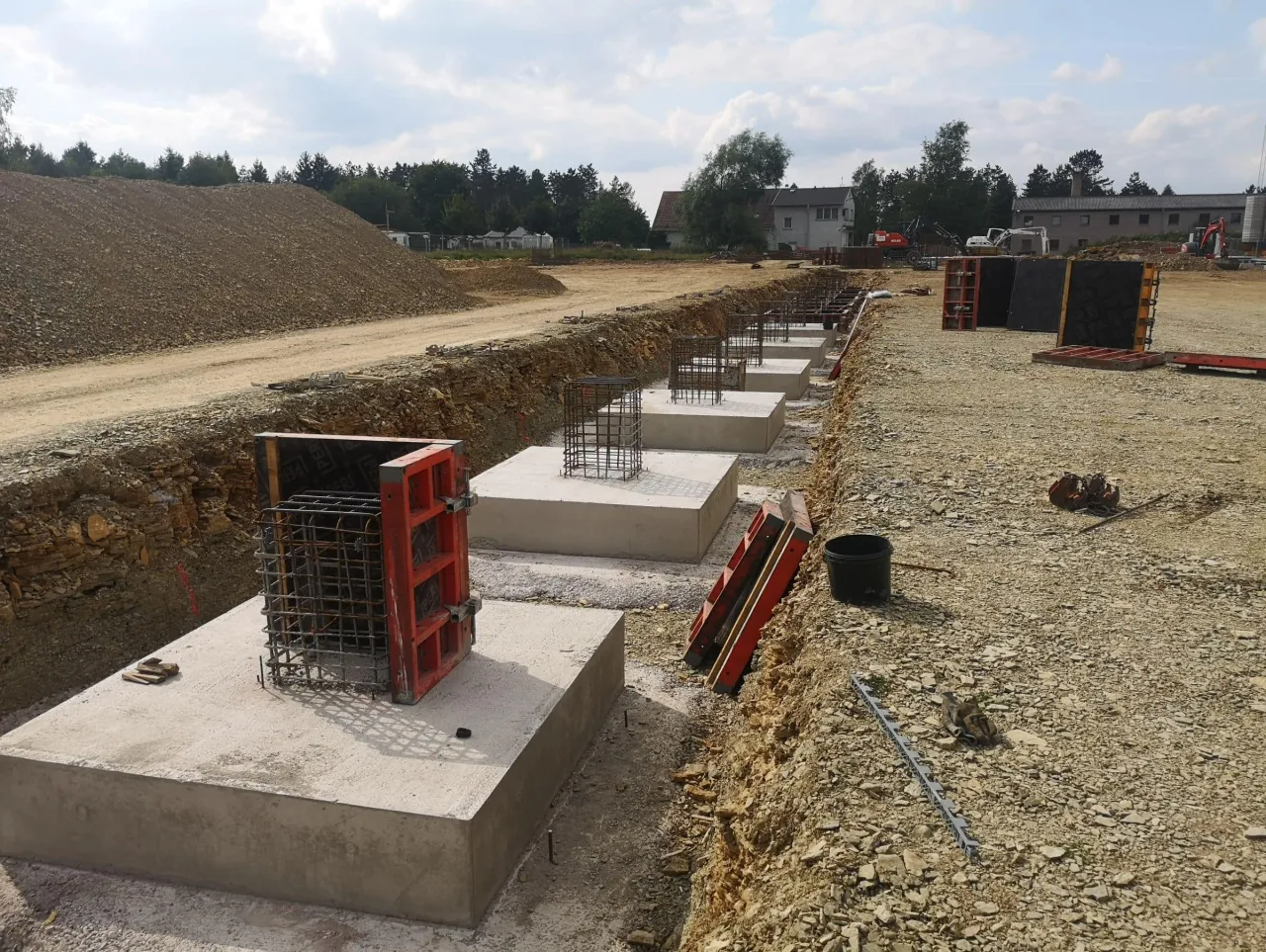 Betonowanie fundament&oacute;w i posadzek