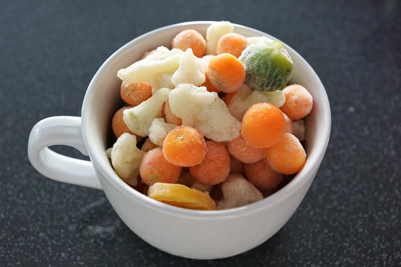 rozmrażanie warzyw w lodówce