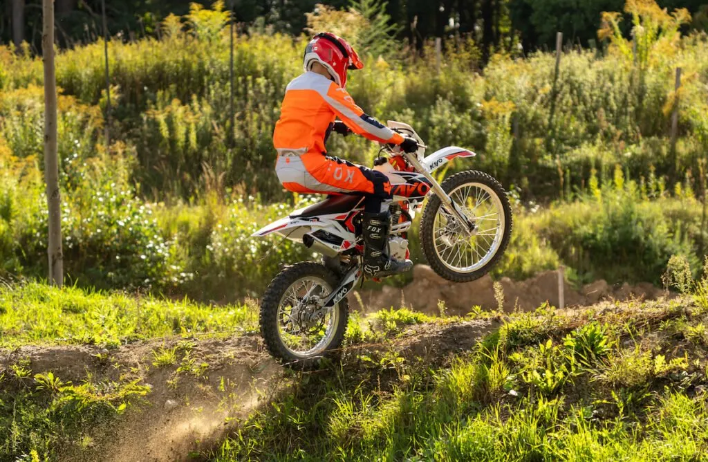 Przygotowanie motocykla enduro do jazdy, checklista sprzętu