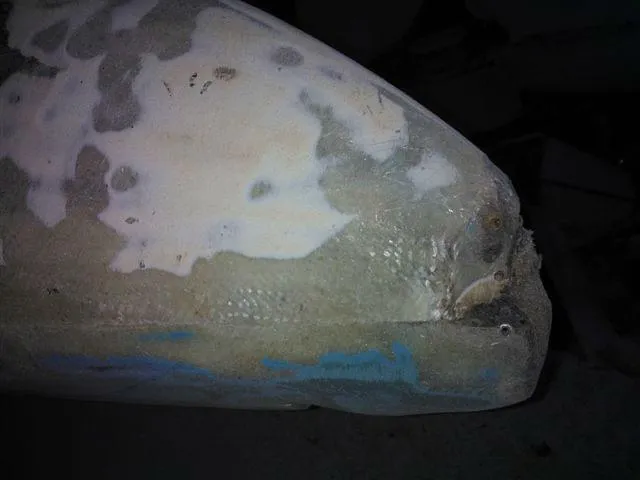 Naprawa laminatu kajaka żywicą