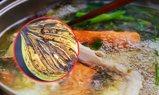 Składniki na ros&oacute;ł włoszczyzna opalona cebula