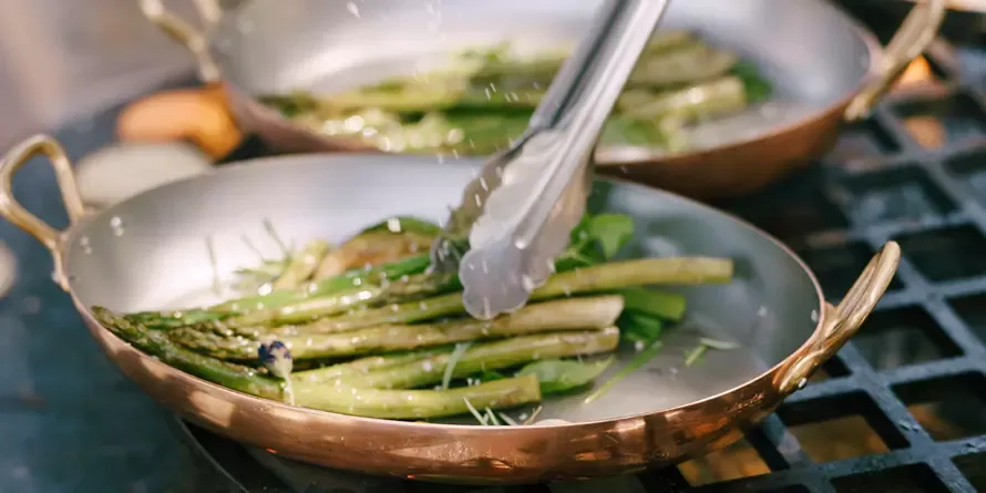 przygotowanie szparagów do grillowania