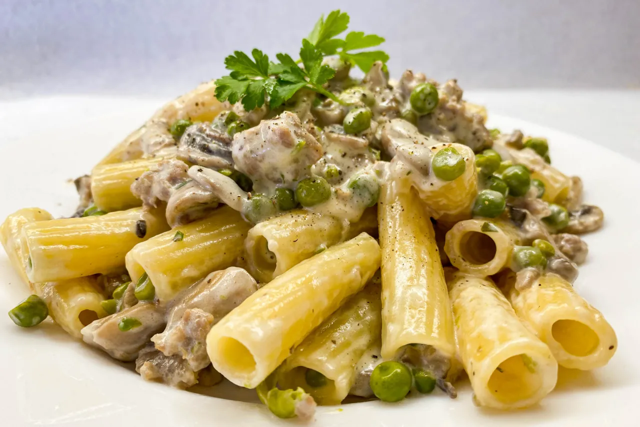 Pasta alla boscaiola rossa e bianca confronto ricette