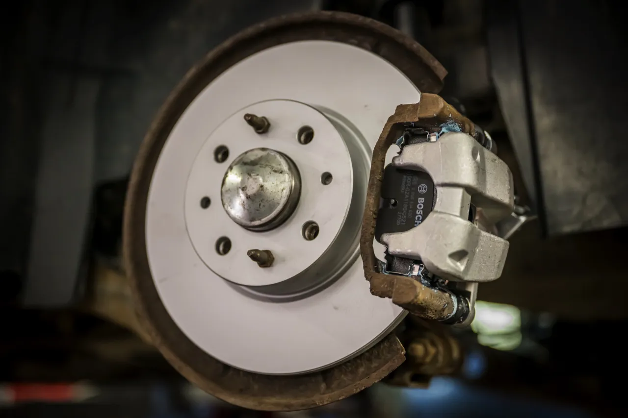 wymiana klocków i tarcz hamulcowych