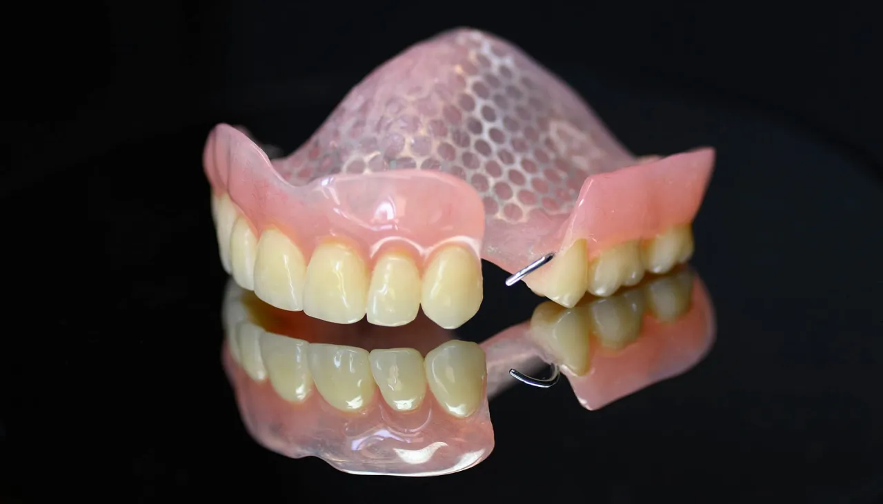Rodzaje protez zębowych akrylowych ruchomych