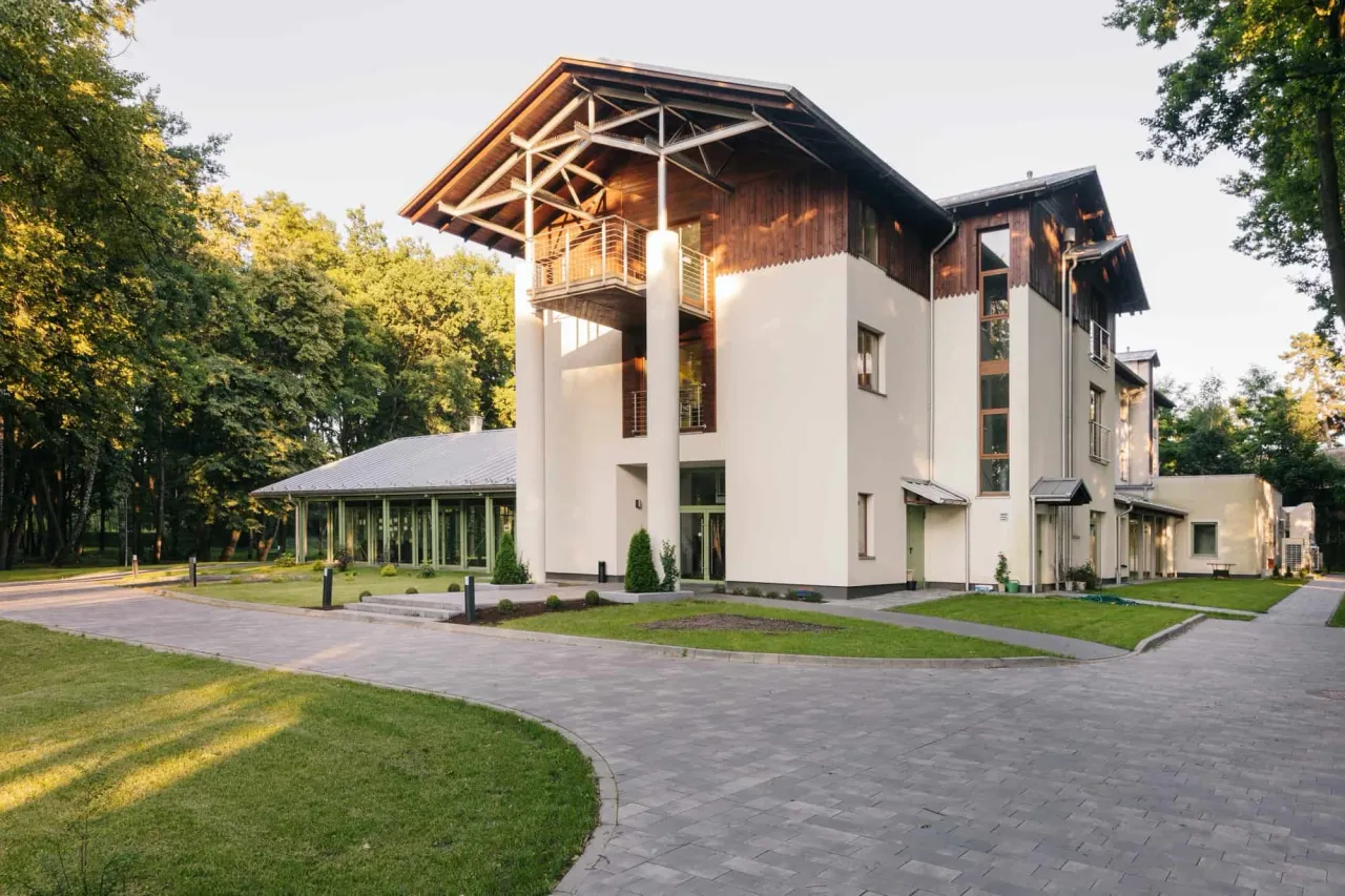 Nowoczesny dom opieki z ogrodem w Milanówku