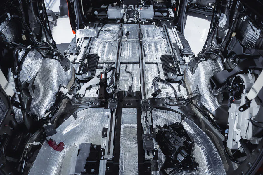 materiały wygłuszające do samochodu porównanie